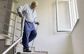 Yılların asansör sorunu yaşlı çifti evde hapis...