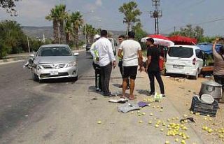 Yol kenarında duran otomobile çarpan aracın sürücüsü...