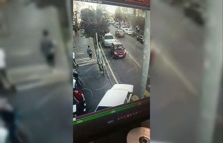 Yolu bıraktı, kaldırımdan ilerledi