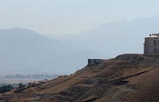 Yüksekova’yı toz bulutu kapladı: Cilo dağları...