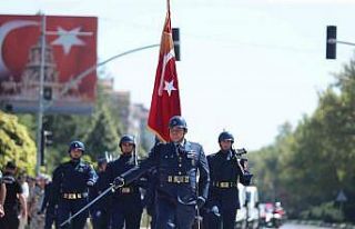 Zafer Bayramı, resmi geçit töreni ile coşkuyla...