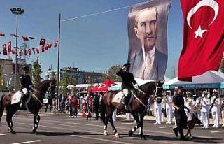 Zafer Bayramı sevinci meydanlara taşındı