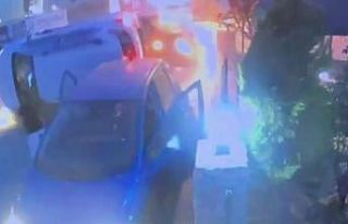 Zincirleme kazada yan yatan otomobilin altında kalmaktan...