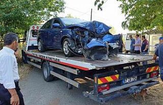 Zonguldak’ta direksiyon hakimiyetini kaybeden otomobil...