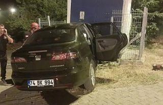 Zonguldak’ta kontrolden çıkan otomobil trafoya...