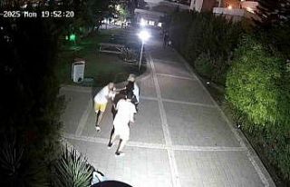 13 yaşındaki çocuğu site ortasında dövdü, o...