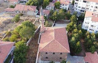 2 asırlık cami, süslemeleriyle dikkat çekiyor