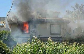 2 katlı müstakil evde yangın paniği