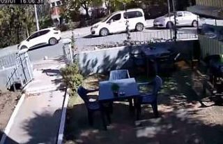 3 aracın karıştığı zincirleme kaza kamerada