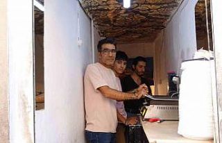 3 metrekarelik dükkanı işleterek çocuklarını...