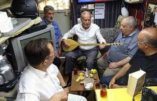 4 metrekarelik garaj, sanatseverlerin buluşma noktası...