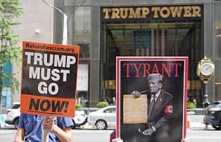 ABD’de 50 eyalette Trump karşıtı gösteri: İstifa...