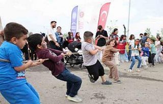 Ağrı’da çocuklar geleneksel oyunlarla doyasıya...