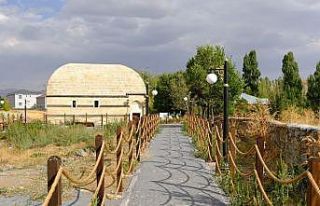 Ağrı’da tarihi Hamur Kümbeti restore edildi