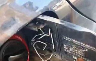 Akaryakıt istasyonunda sürücüye şok: Dizel araca...