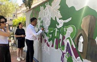 Alaşehir’i duvar resimleriyle anlattı