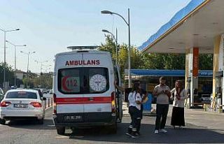 Ambulans kazaya karıştı, sağlıkçılar muhabirin...