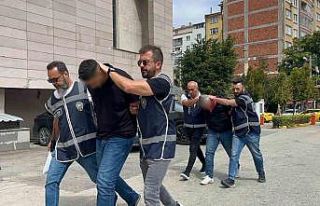 Ambulans kovalayan baba-oğul ters kelepçeli adliyeye...