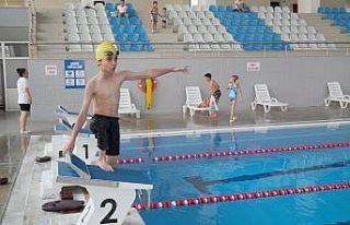 Ampute sporcu Ahmet Yasin, yüzme tutkusuyla engelleri...