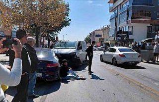 Ankara’da ticari araç ile otomobil çarpıştı:...