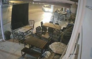 Antalya’da dikkatsiz sürücünün kaza anı kamerada