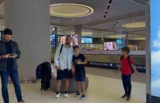 Arda Turan, milli takım arasında Türkiye’ye geldi