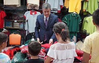 AZİMER Vakfı’ndan 500 çocuğa eğitim yardımı