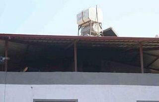 Bahçede çıkan yangın eve sıçramadan söndürüldü