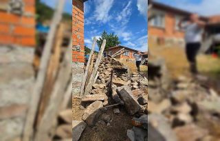 Balıkesir’de 4.9 büyüklüğünde depremde 2 metruk...