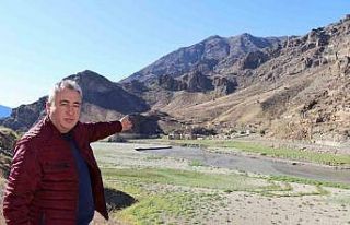 Baraj suları çekildi, tabiat yeniden yeşerdi