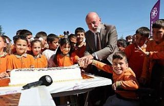 Başkan Çolakbayrakdar: "Her çocuk bir tebessümle...