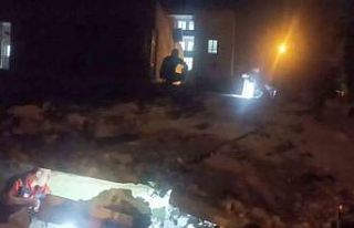 Batman’da 2 katlı bina çöktü