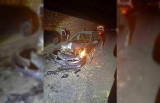 Beton mikseriyle çarpışan otomobilin sürücüsü...