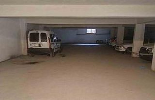 Boşanma aşamasındaki eşinin sevgilisi bıçaklayarak...