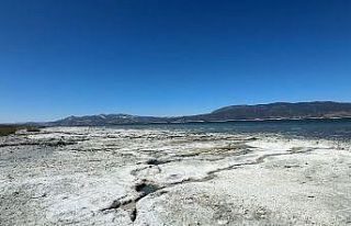 Burdur Gölü’nde balık tutmayı hayal ederken...