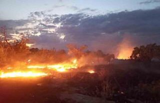 Burdur’da otluk alandaki yangın itfaiye tarafından...