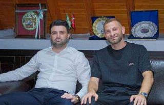 Bursaspor Sedat Cengiz ile yollarını ayırdı