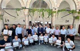 Büyükağa Kur’an Kursu’nda genç hafızlar belgelerine...