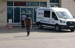 Çatıdan hortumla balkona inmek isterken hayatını...