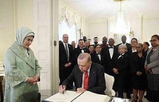 Cumhurbaşkanı Erdoğan, Blair House çalışanlarıyla...