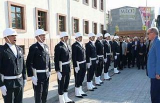 Cumhurbaşkanı Erdoğan Malatya Valilik binasının...