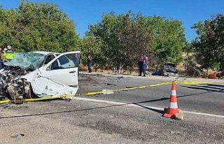 Demirci’de feci kaza: 3 ölü, 2 yaralı