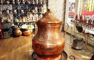 Dev bakraca evladı gibi bakıyor