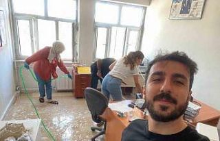 Dicle’de öğretmenler görev yaptıkları okulu...