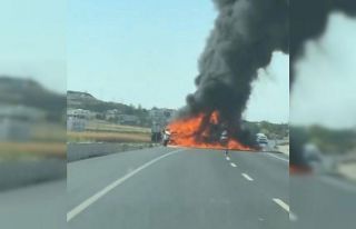 Diyarbakır’da seyir halindeki kamyonet alev topuna...