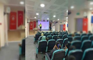 Diyarbakır’da trafik polislerinden öğrencilere...