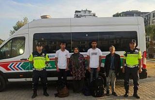 Dört düzensiz göçmen otoyol jandarmasına takıldı