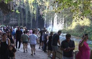 Düden Şelalesi 8 ayda 605 bin ziyaretçiyi ağırladı,...