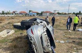 Düğün konvoyundaki otomobil tarlaya yuvarlandı:...