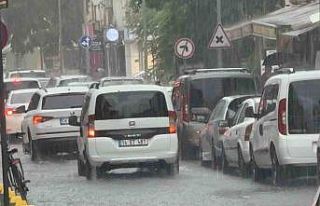 Düzce’de sağanak yağış 5 dakikada sokakları...